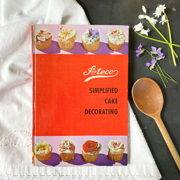 8/15以降値段を戻します　デコレーションの本　 Cake Decorating Vintage 1960s Cake Decorating Book - Ateco Simplified Cake