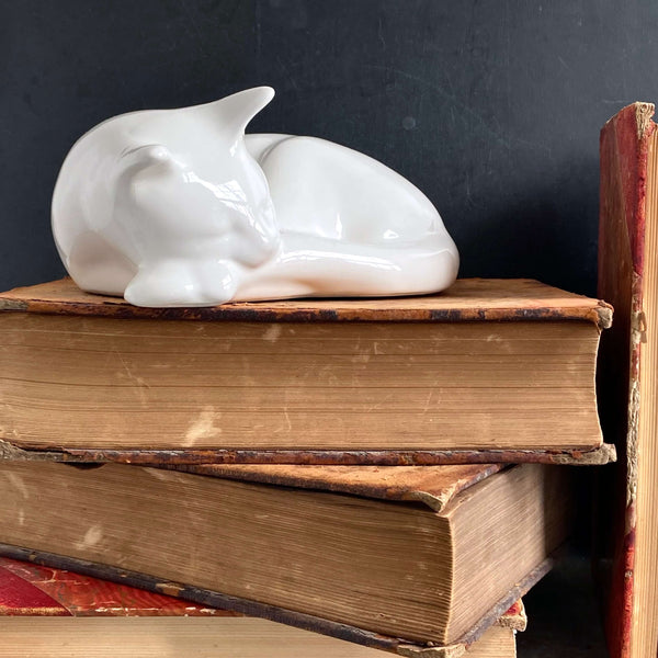 Vintage Large Ceramic Sleeping Cat Figurine – In The Vintage