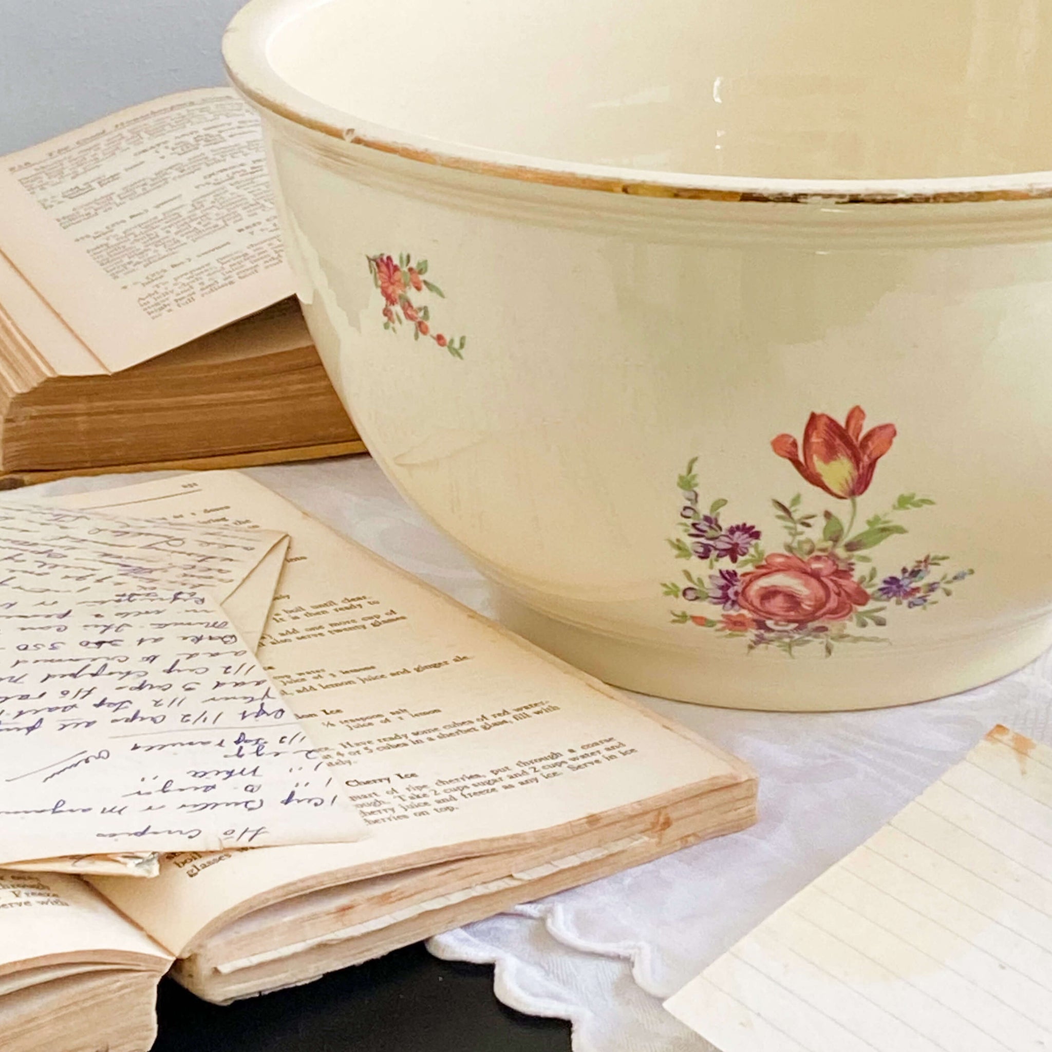 Vintage 1940s Homer Laughlin Kitchen Kraft Mixing Bowls - Priscilla Pattern - Set of Three