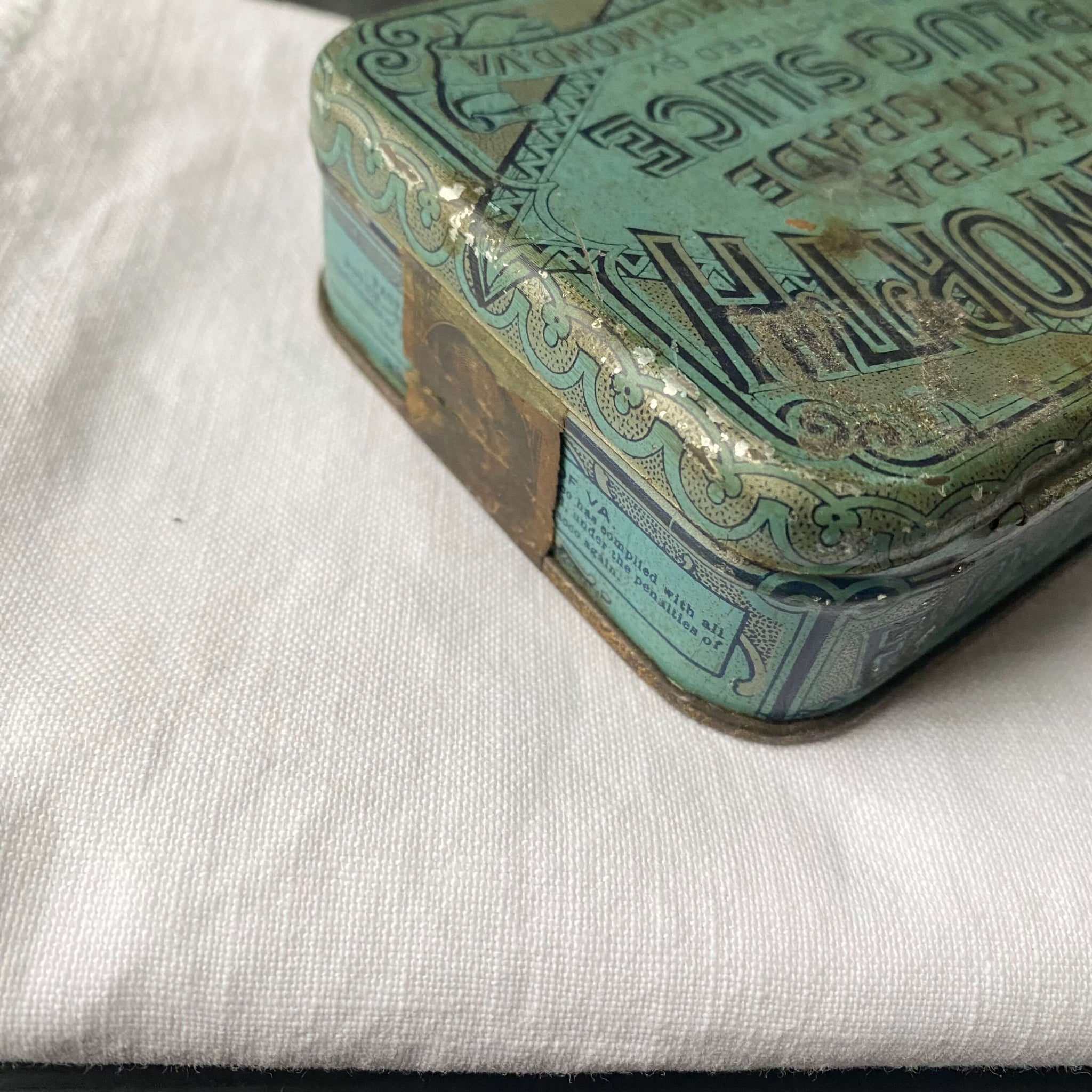 Antique 1920s Edgeworth Tobacco Tin by Larus & Bro Co