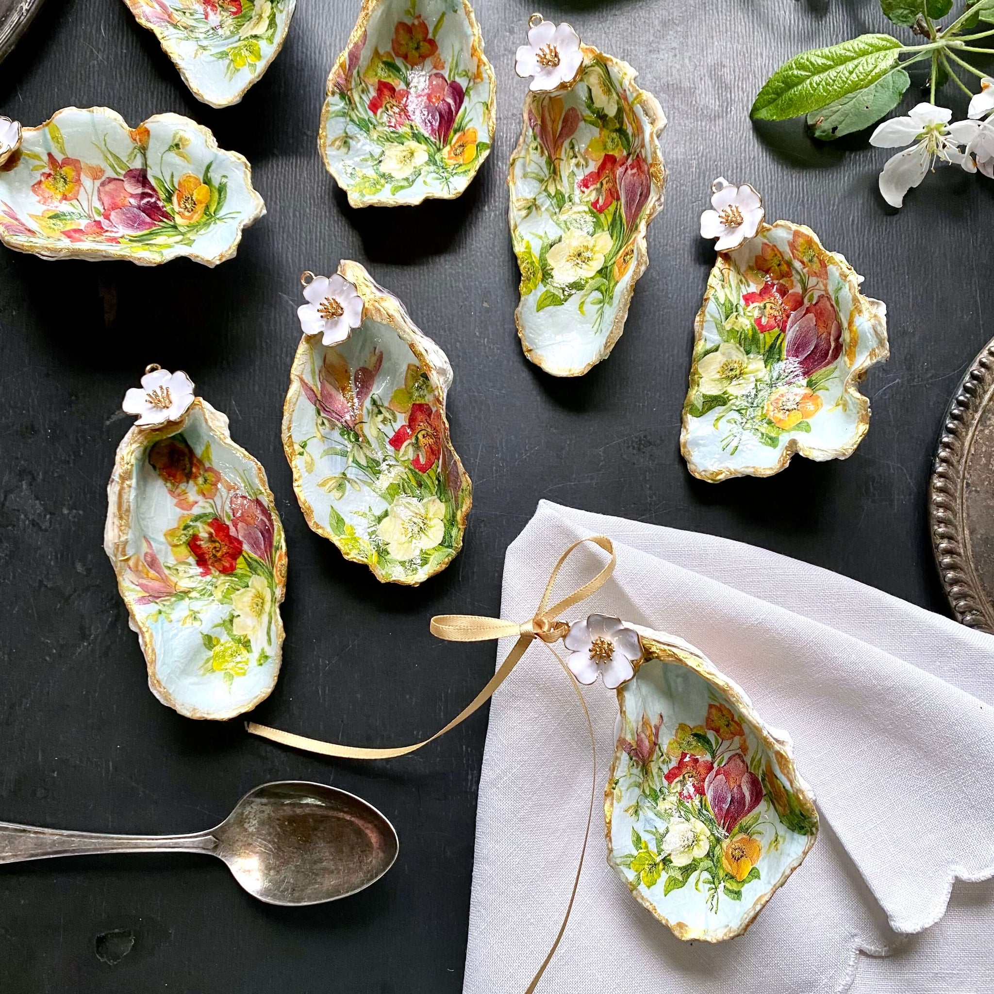 A Scattering Of Oyster Shells with Gold Ribbon & Hanging Loops - Set o ...