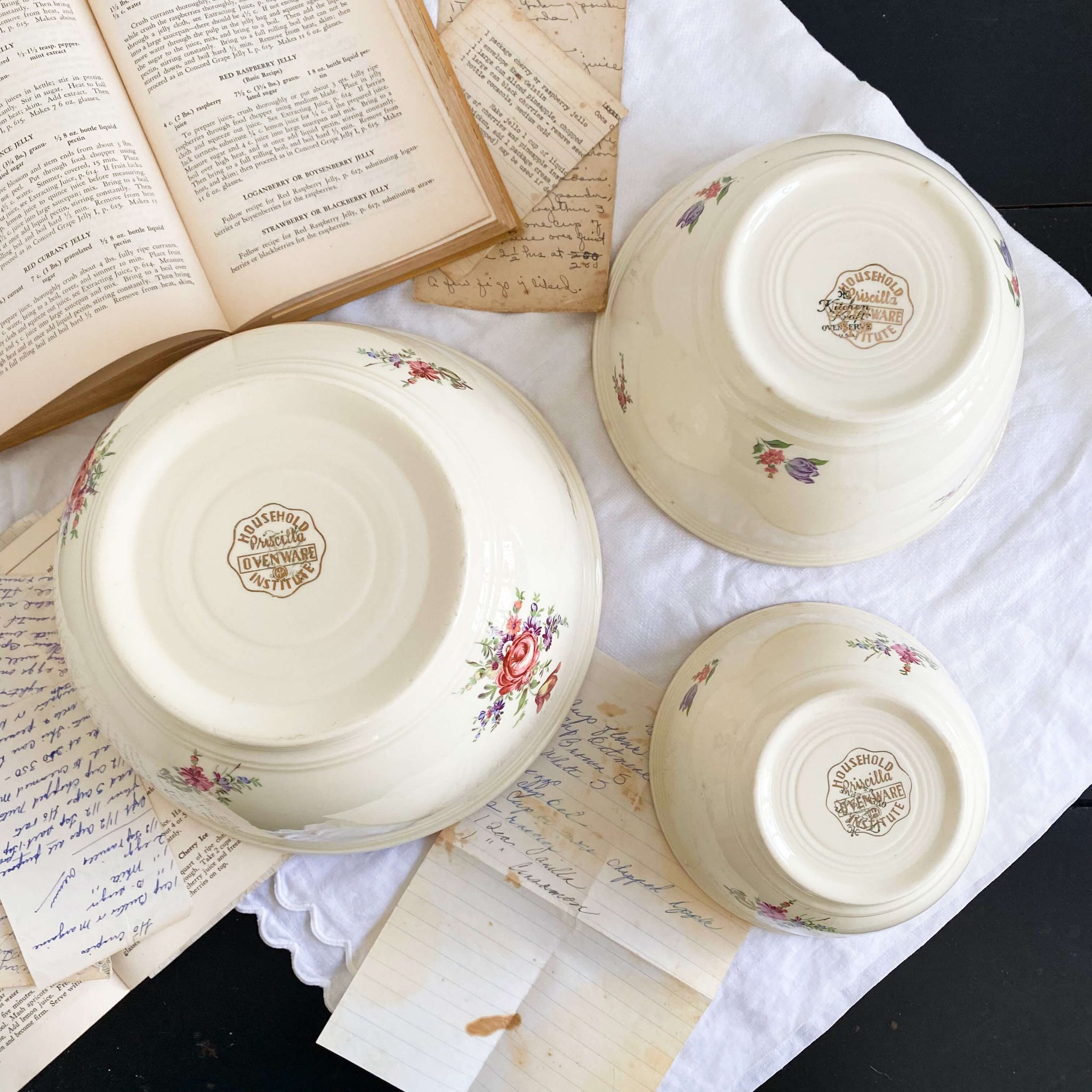 Vintage 1940s Homer Laughlin Kitchen Kraft Mixing Bowls - Priscilla Pattern - Set of Three