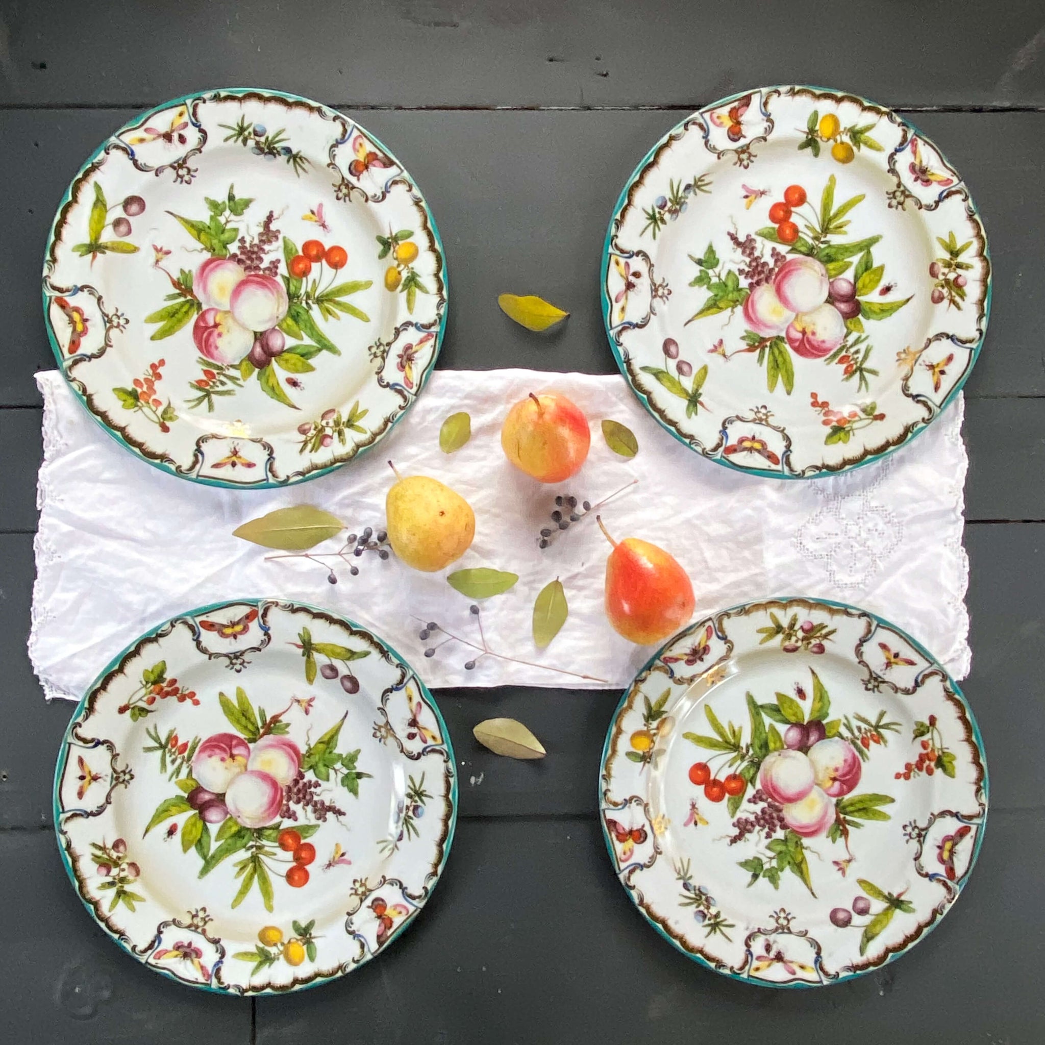 Botanical Metal Picnic Plates from the Metropolitan Museum of Art Featuring Worcester Pottery's Duke Of Gloucester Pattern  - Set of Four