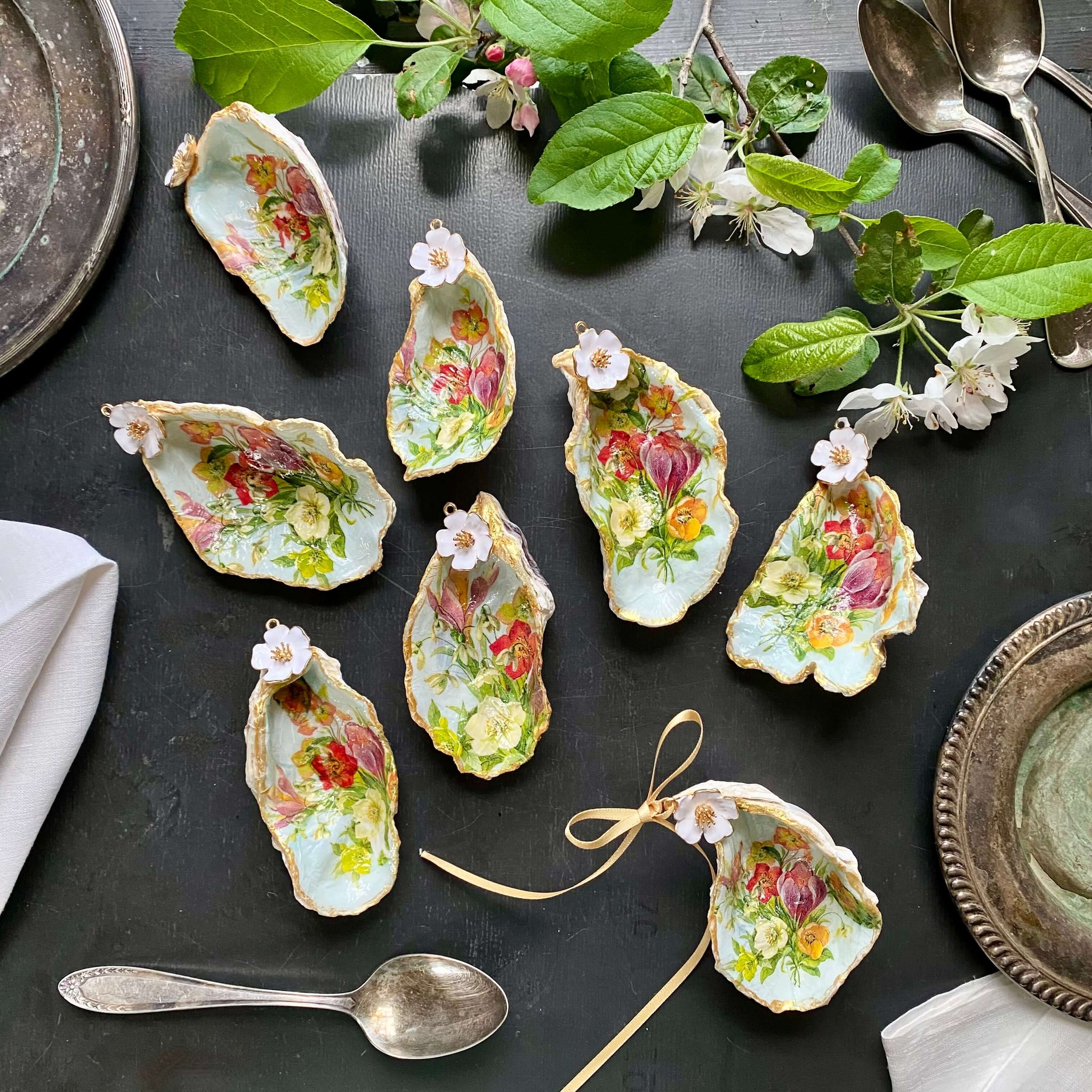 A Scattering Of Oyster Shells with Gold Ribbon & Hanging Loops - Set o ...