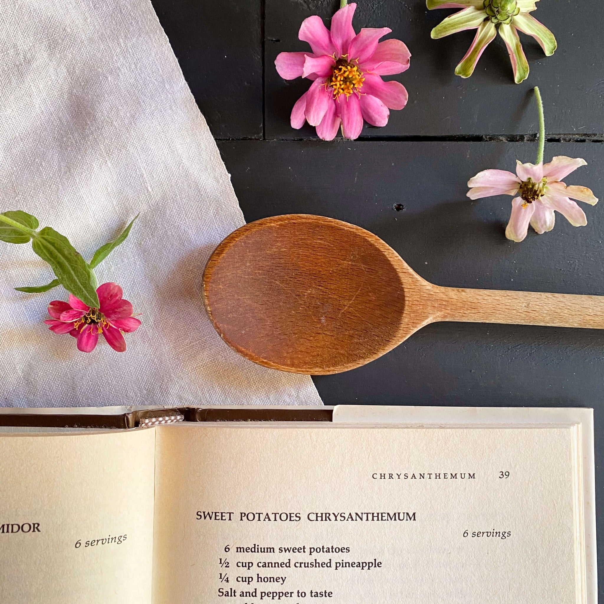 The Forgotten Art of Flower Cookery by Leona Woodring Smith - 1985 Edition First Printing