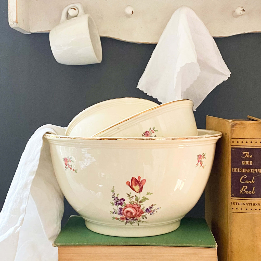 Vintage 1940s Homer Laughlin Kitchen Kraft Mixing Bowls - Priscilla Pattern - Set of Three