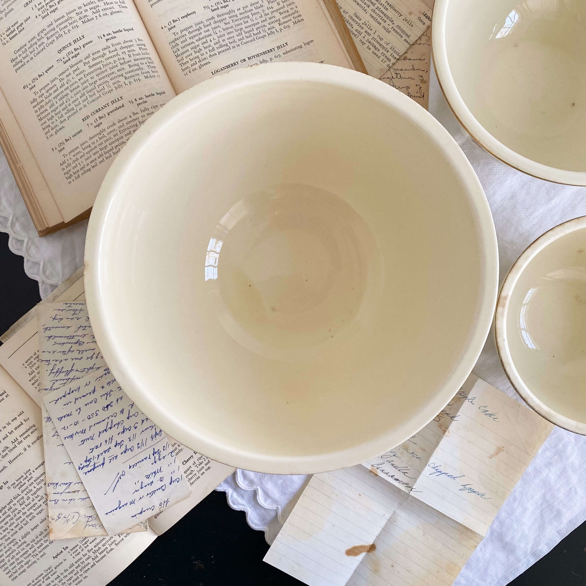 Vintage 1940s Homer Laughlin Kitchen Kraft Mixing Bowls - Priscilla Pattern - Set of Three