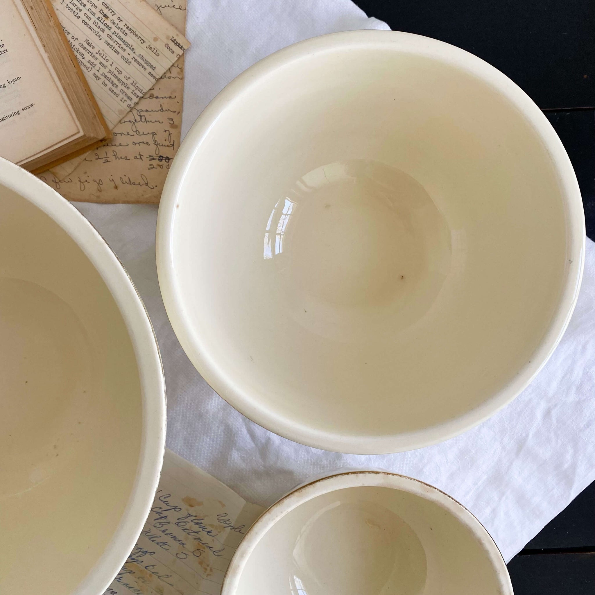 Vintage 1940s Homer Laughlin Kitchen Kraft Mixing Bowls - Priscilla Pattern - Set of Three