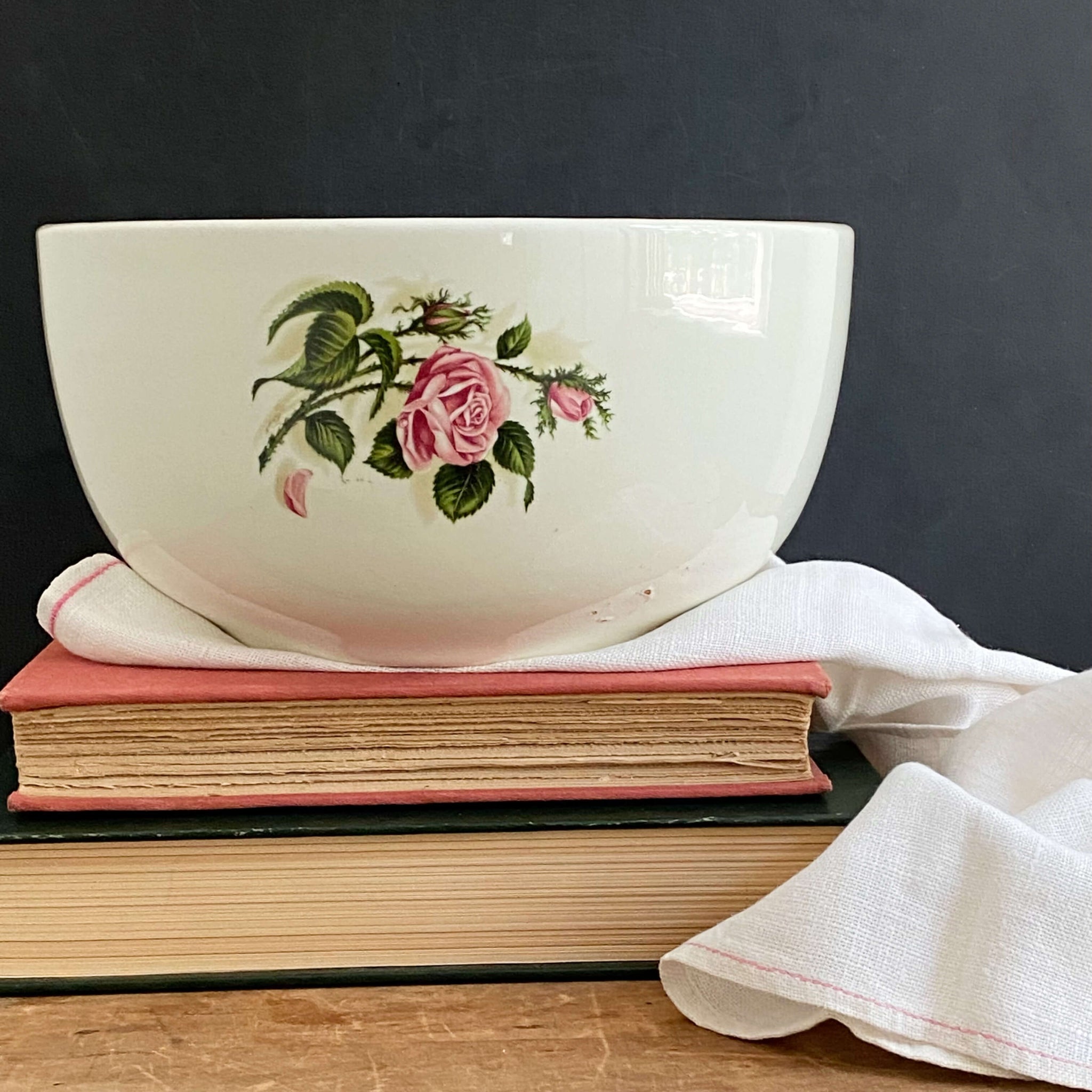 Vintage 1950s Universal Ballerina Moss Rose Mixing Bowl - 3 quart 6 oz Size