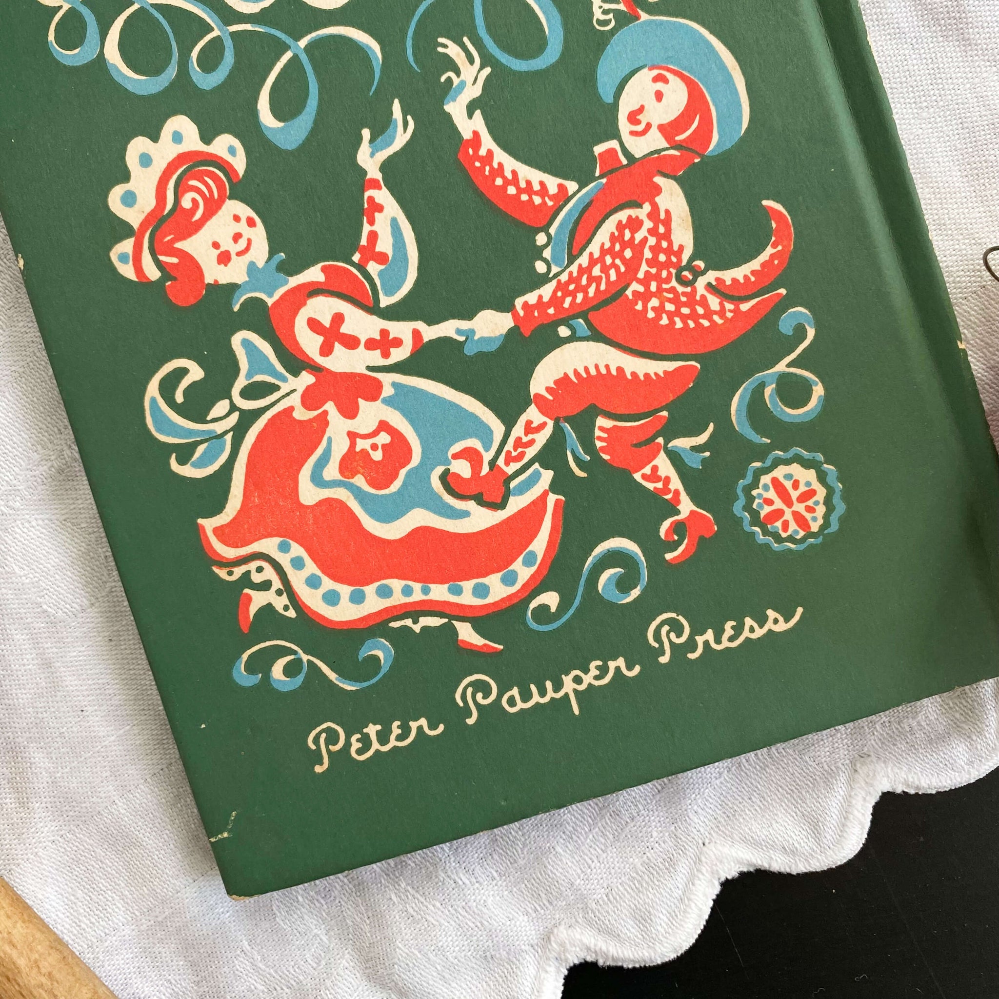 Holiday Party Desserts by Edna Beilenson - Peter Pauper Press 1956 Edition