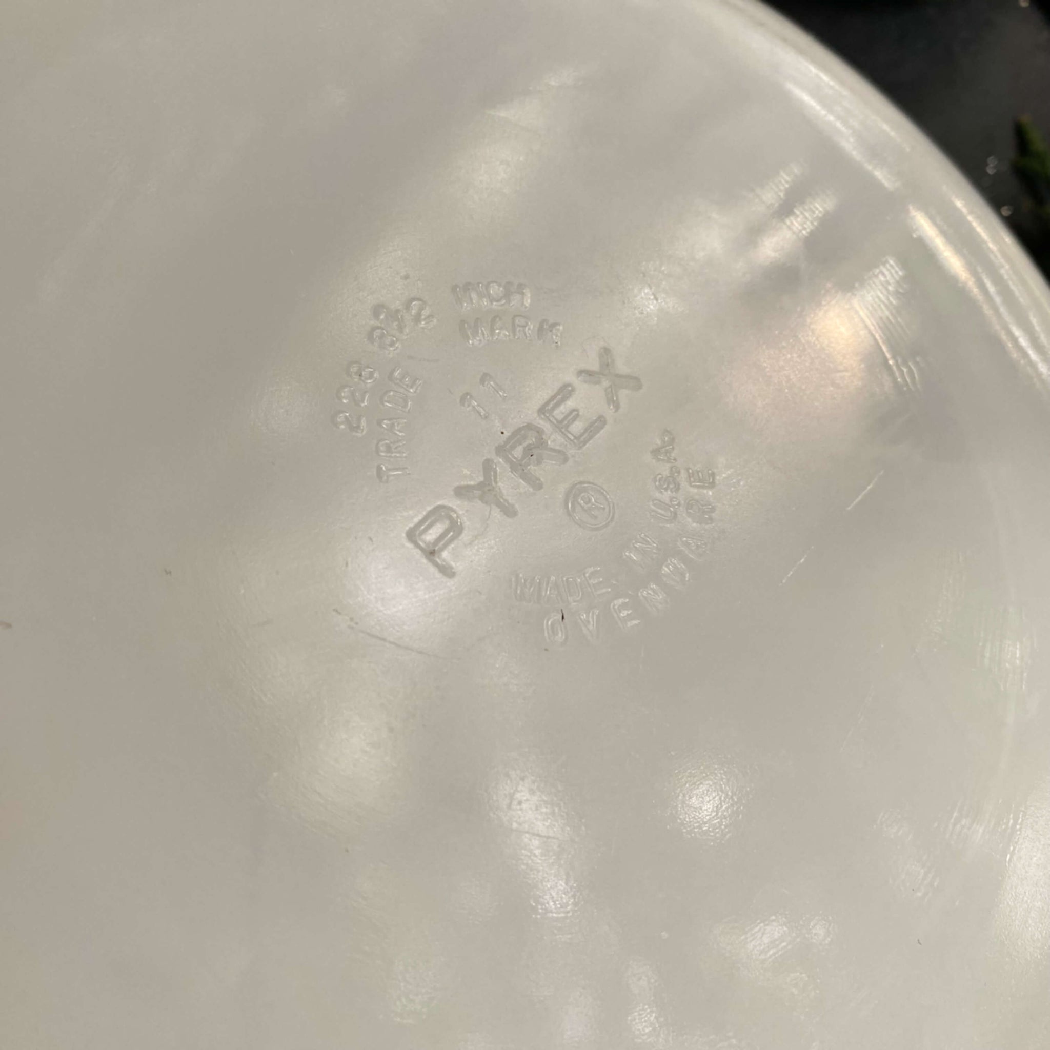 White Pyrex Logo Pyrex Chelsea Pattern 513 3pt Round Casserole Dish,