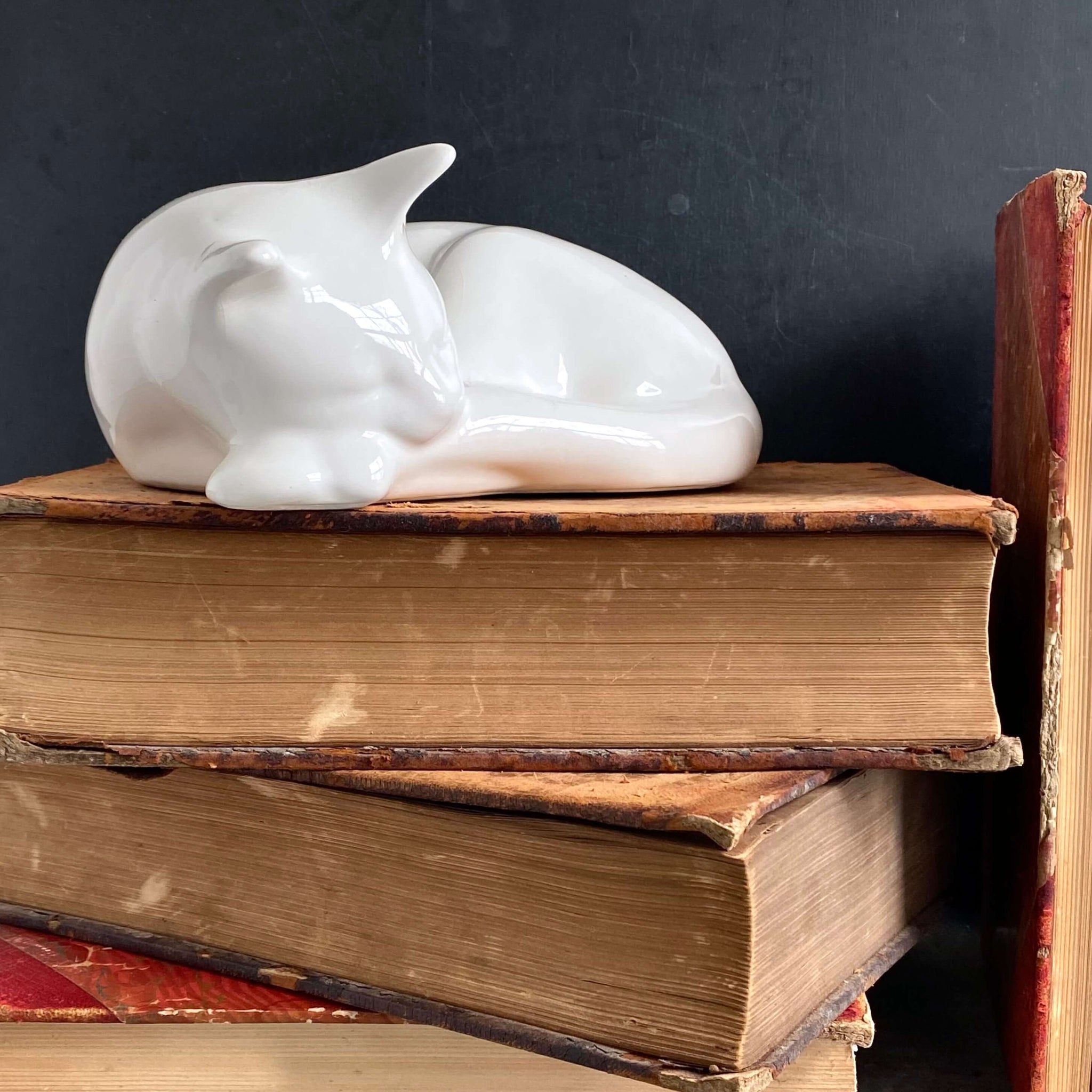 Vintage Large Ceramic Sleeping Cat Figurine – In The Vintage