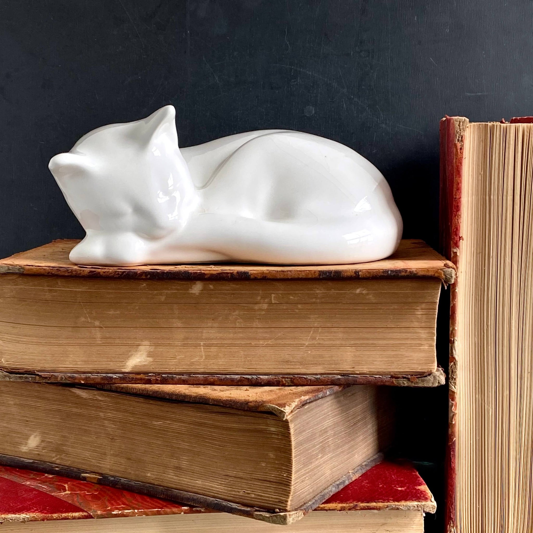 Vintage Large Ceramic Sleeping Cat Figurine – In The Vintage