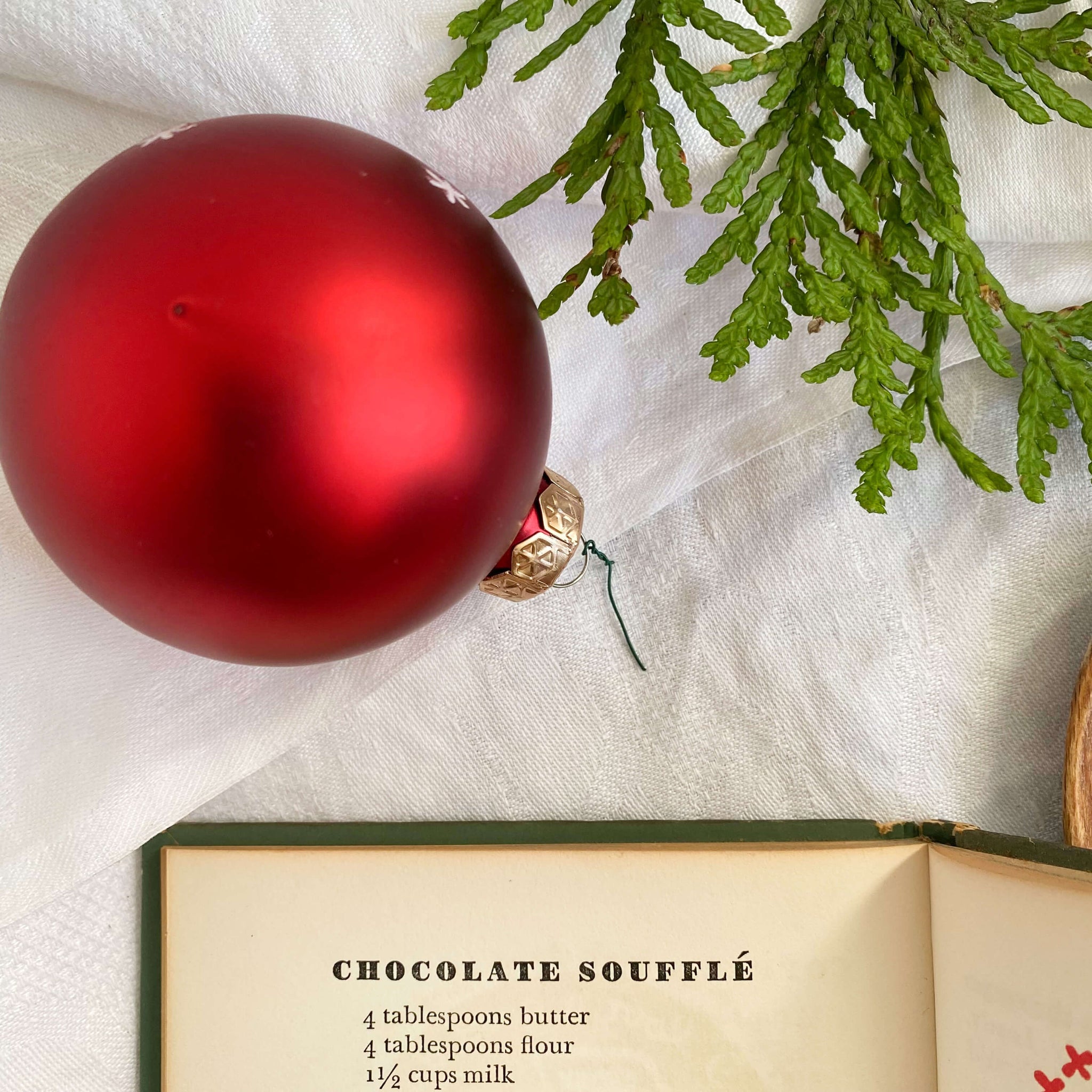 Holiday Party Desserts by Edna Beilenson - Peter Pauper Press 1956 Edition