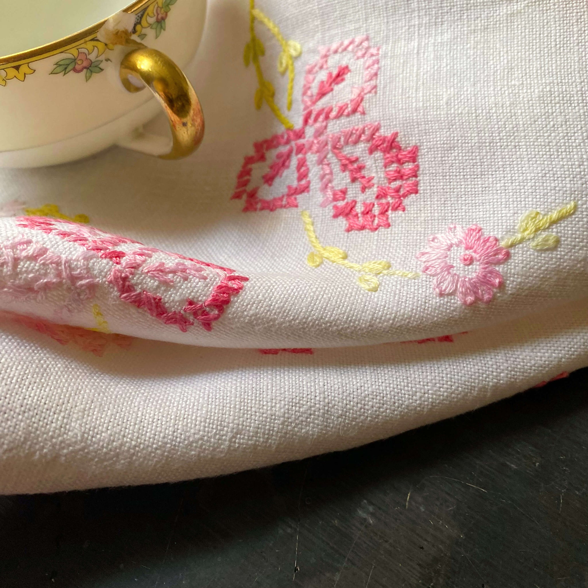 Vintage Hand-Embroidered Pink Floral Table Runner - 41 x15