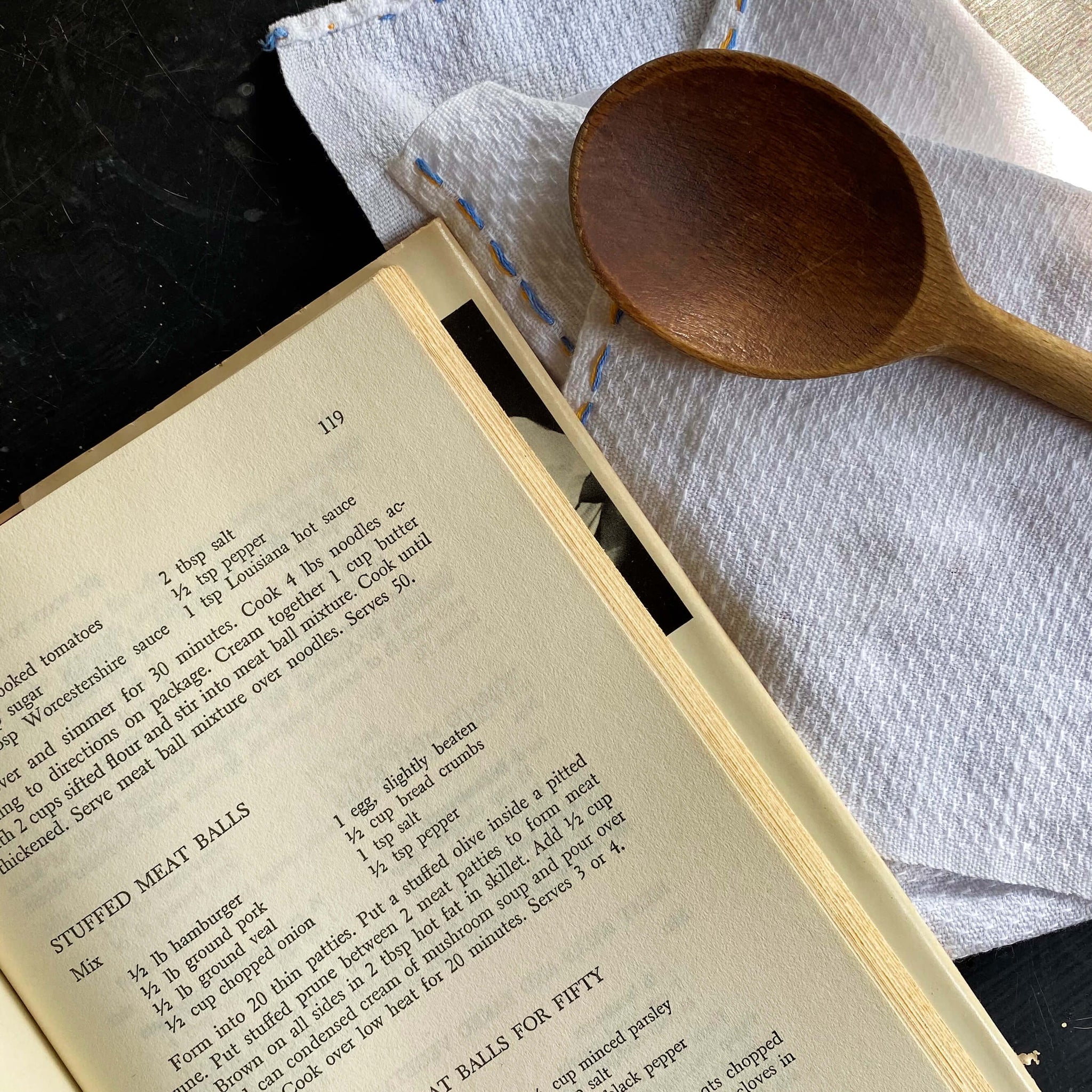 365 Ways To Cook Hamburger by Doyne Nickerson - 1960 Book Club Edition