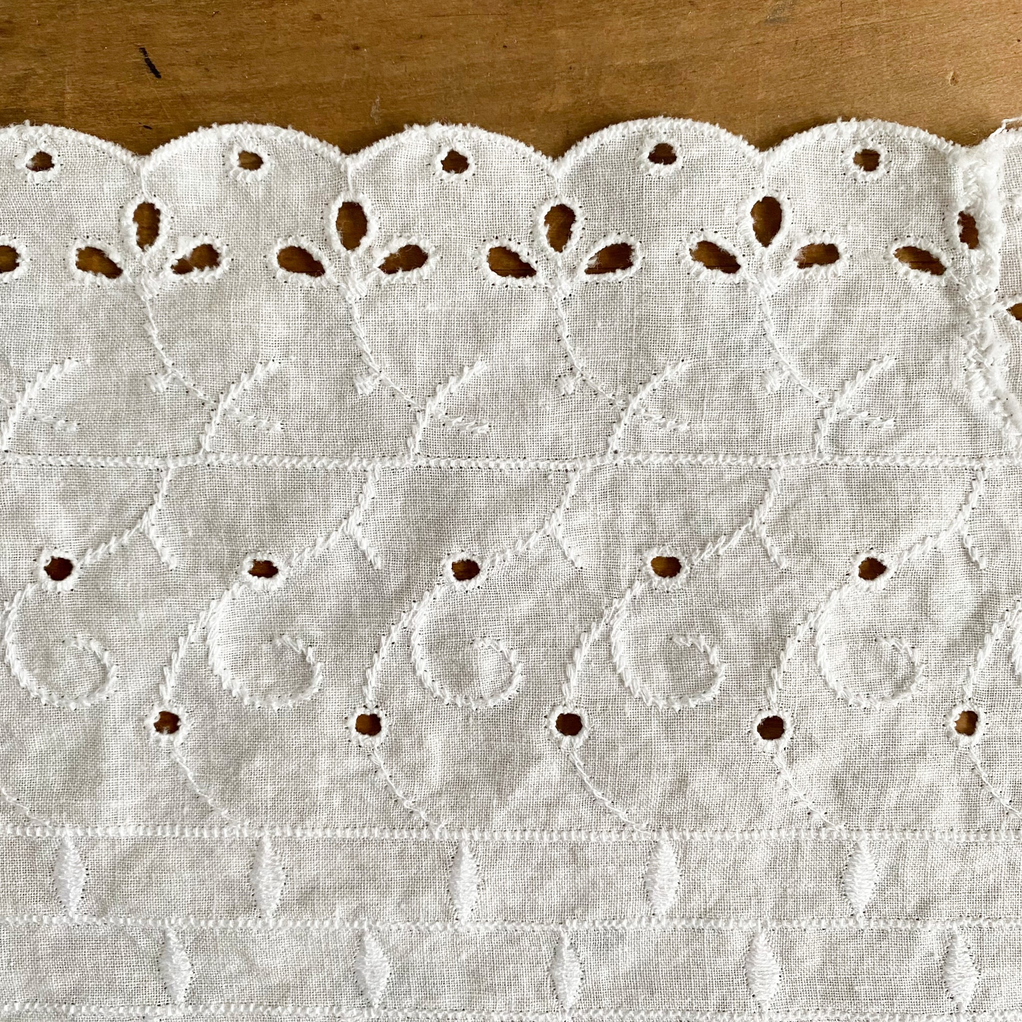 Vintage White Eyelet Dresser Scarf Table Runner Sized at 12x39 – In The  Vintage Kitchen Shop