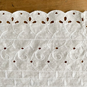 Vintage White Eyelet Dresser Scarf Table Runner Sized at 12x39 – In The  Vintage Kitchen Shop