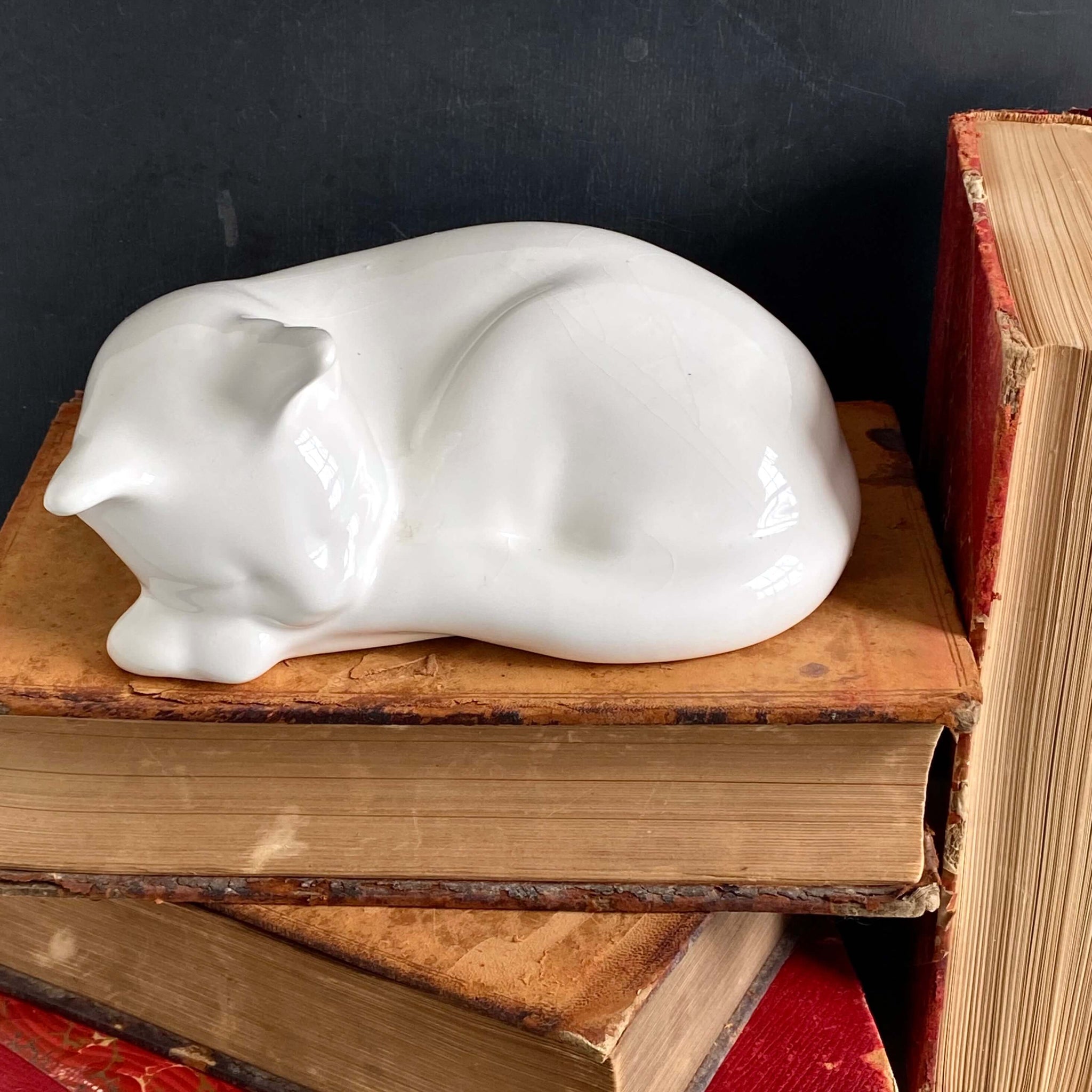 Vintage Large Ceramic Sleeping Cat Figurine – In The Vintage