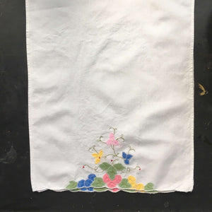Vintage Floral Applique Fingertip Towels - Set of Two