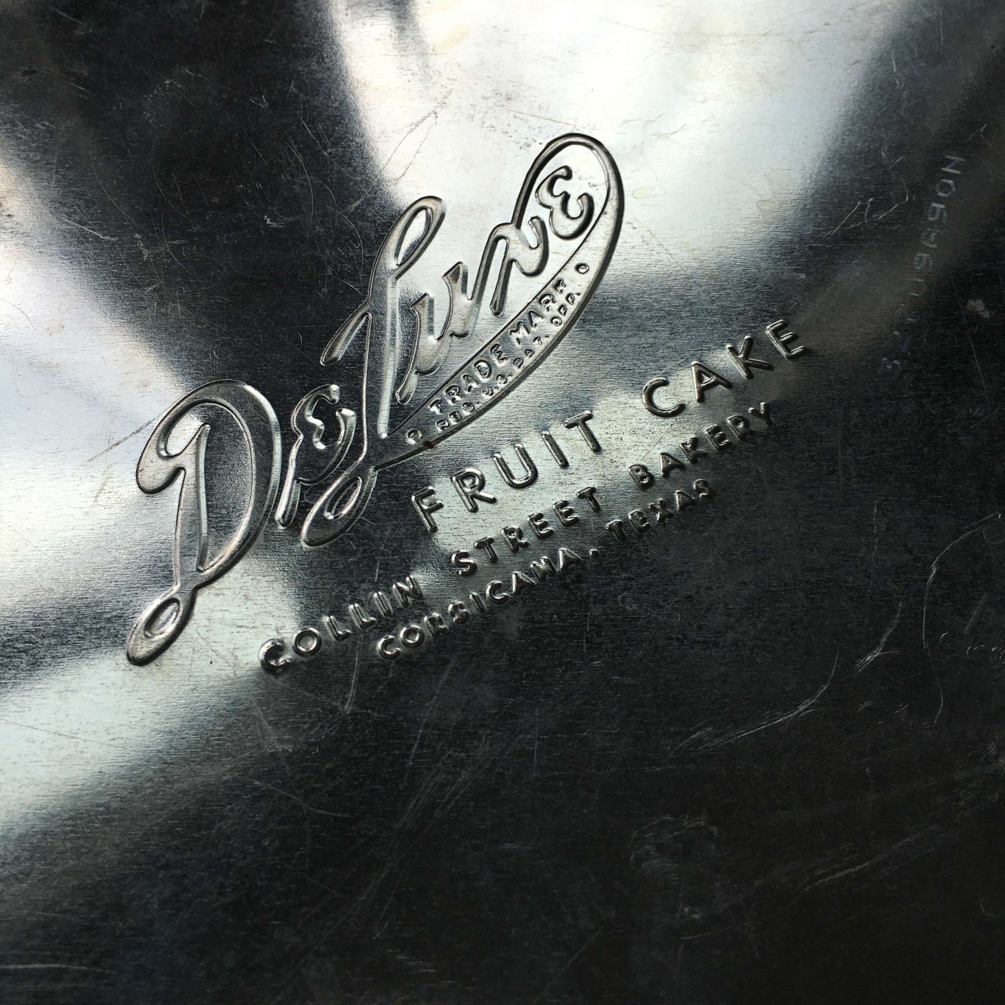 Vintage DeLuxe Fruit Cake Tin - Collin Street Bakery - Corsicana Texas