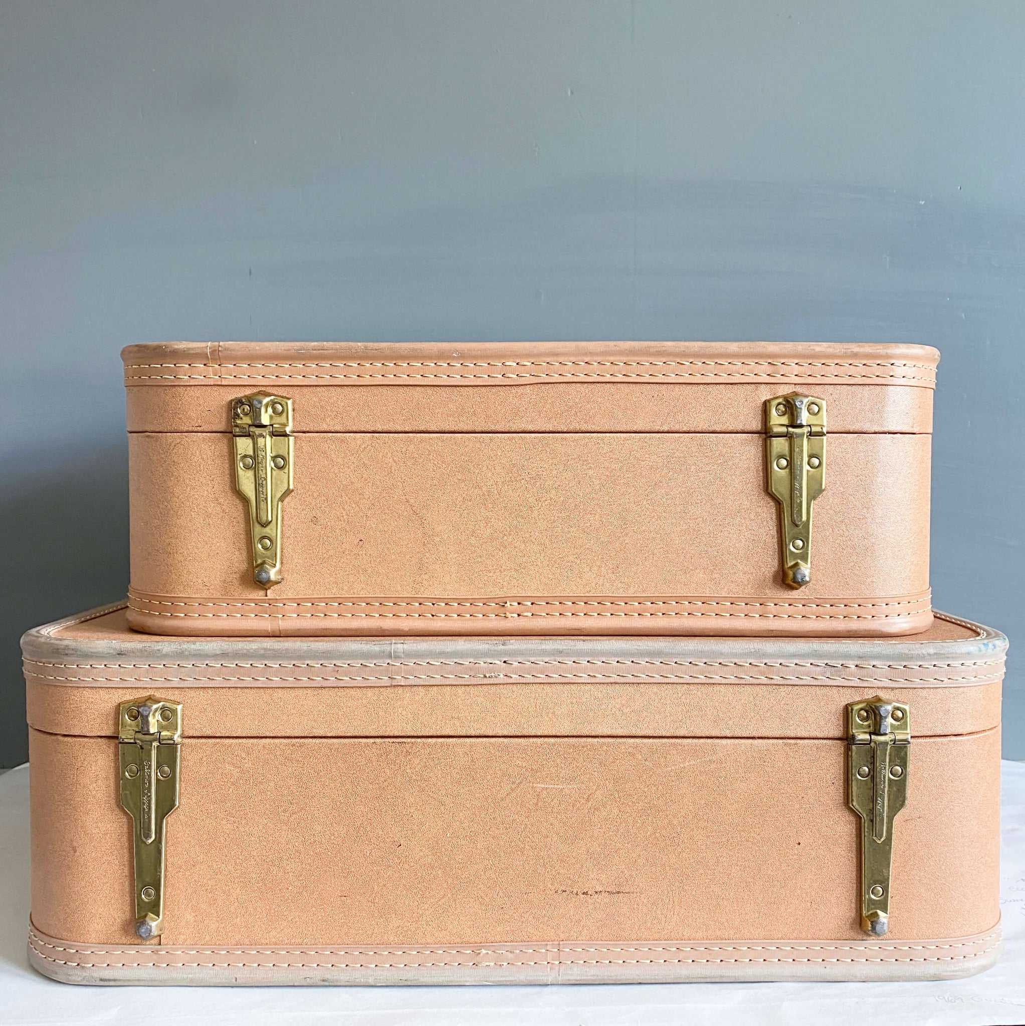 Pioneer Luggage - Vintage Suitcase – Lady of the Lake