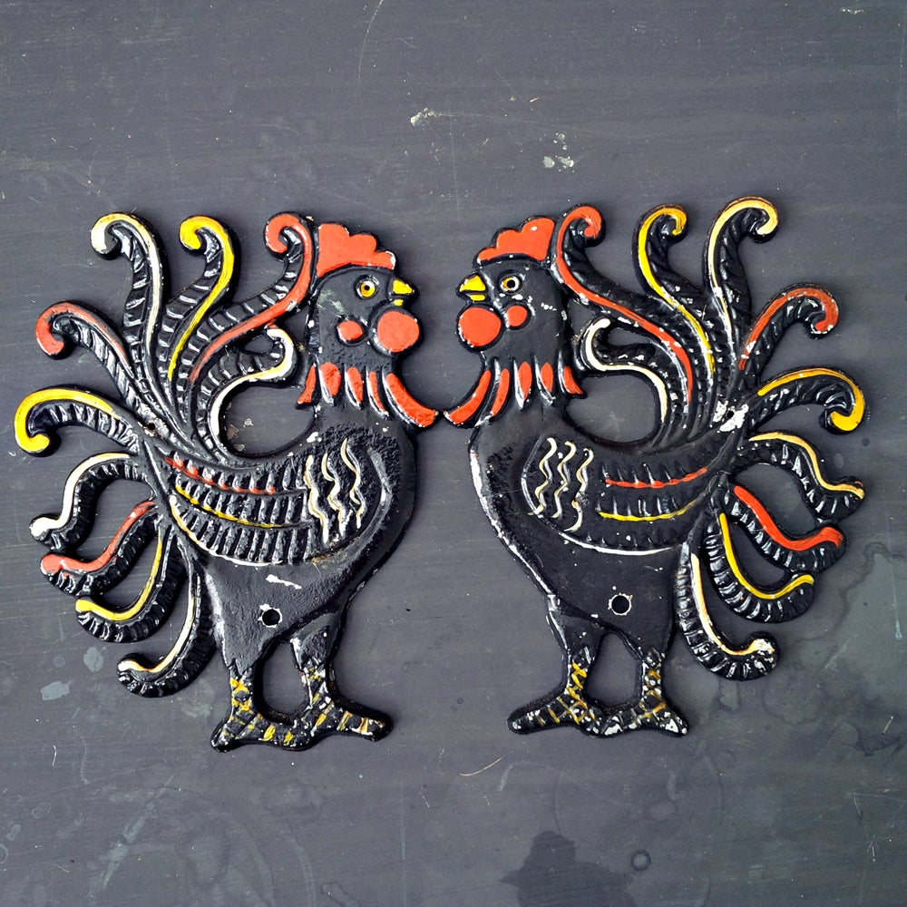 Metal Folk Art Chicken - Vintage Wall Plaque - Artistic Kitchen - Right Facing Chicken