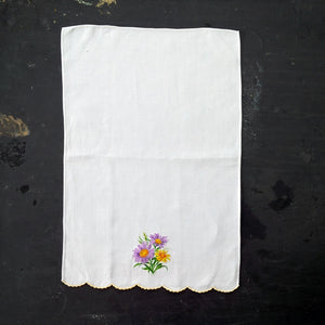 Vintage Linen Napkin with Aster Flower Bouquet Applique and Scalloped Edging