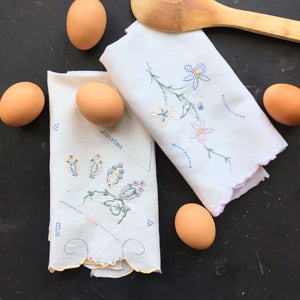 Vintage Embroidered Floral Fingertip Towels - Set of Two circa 1920s-1940s