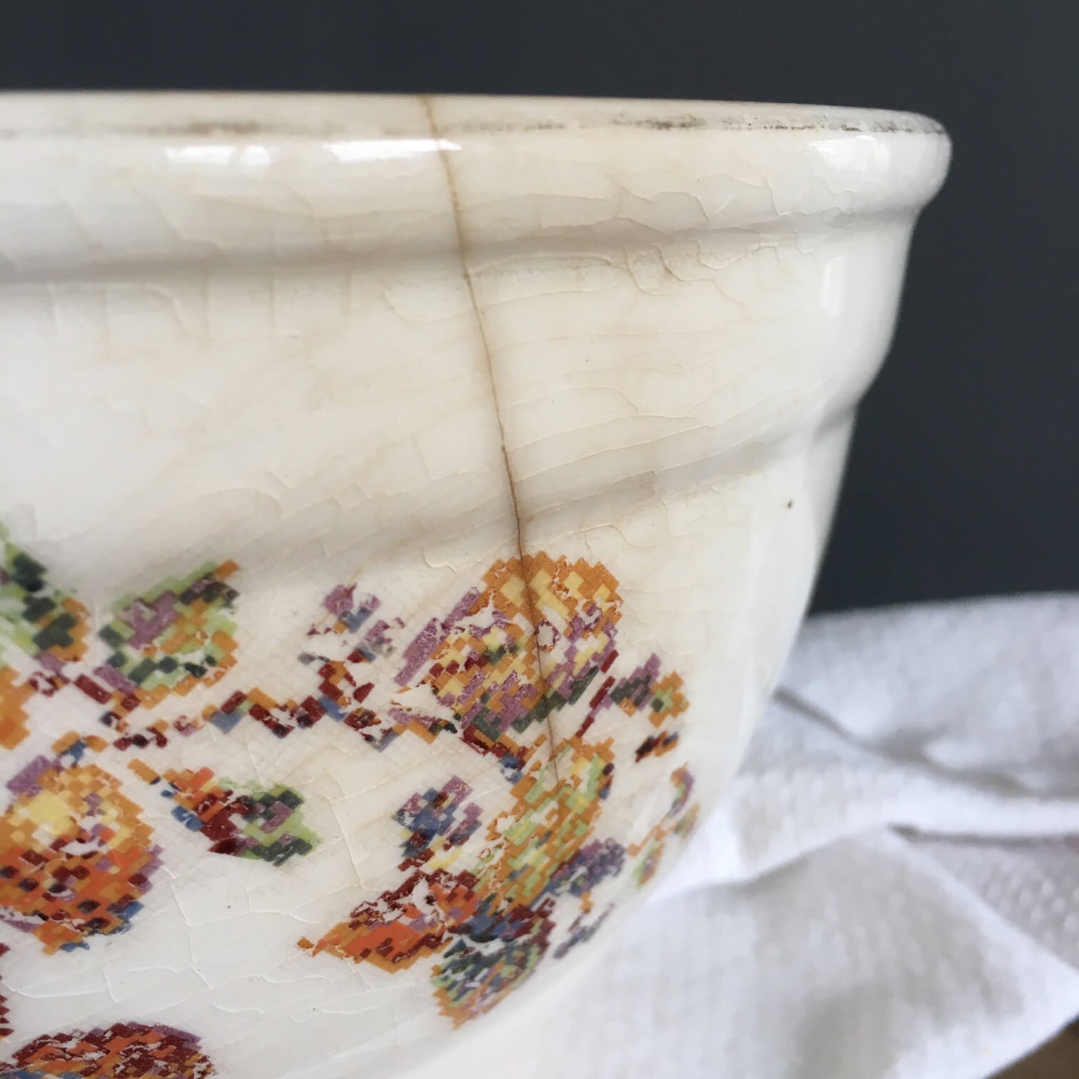 Vintage 1940's Mixing Bowl- Pantry Bak-In by Ware Crooksville - Rare Needlepoint Leaf Pattern