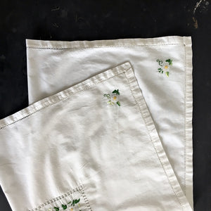 Vintage Embroidered Drawn Hemstitched Cotton Tablecloth - 35x36 - Daisy Flowers with Green Leaves