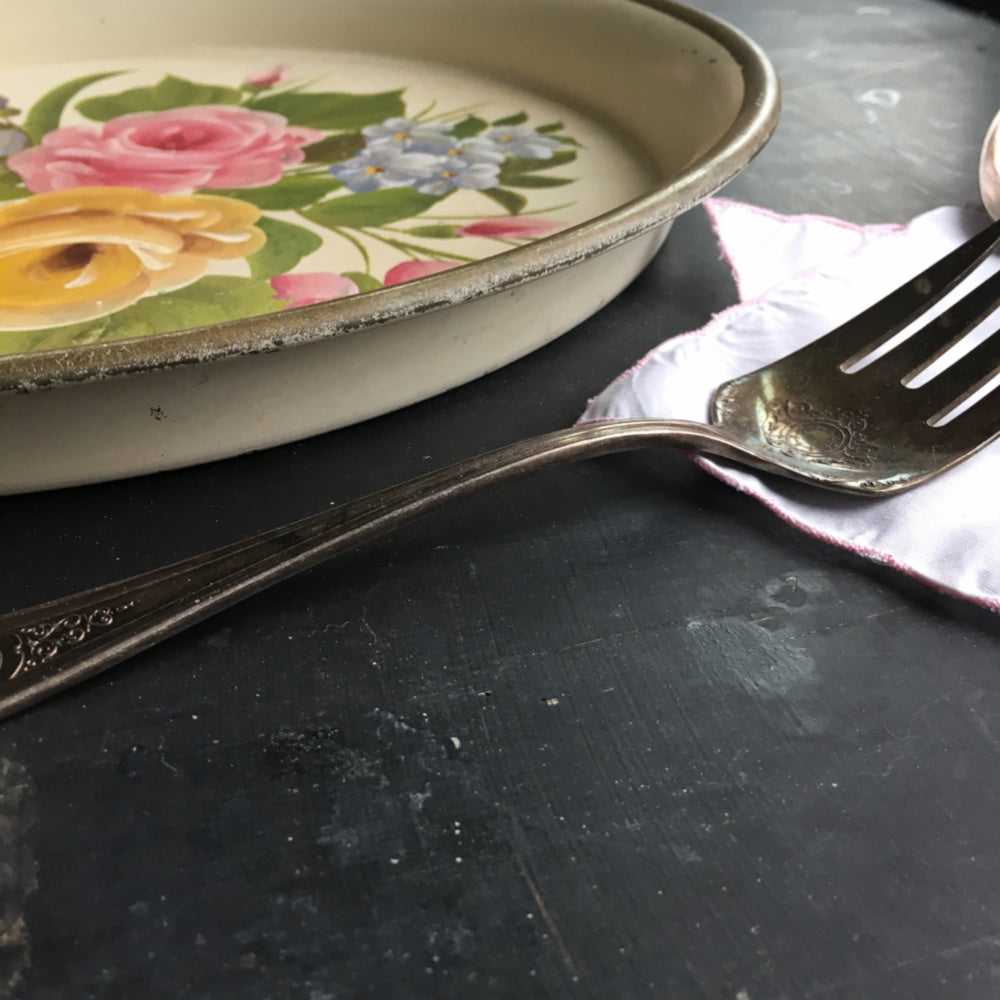 Vintage Round Tole Metal Tray - Handpainted Rose and Iris Bouquet - Mi – In  The Vintage Kitchen Shop