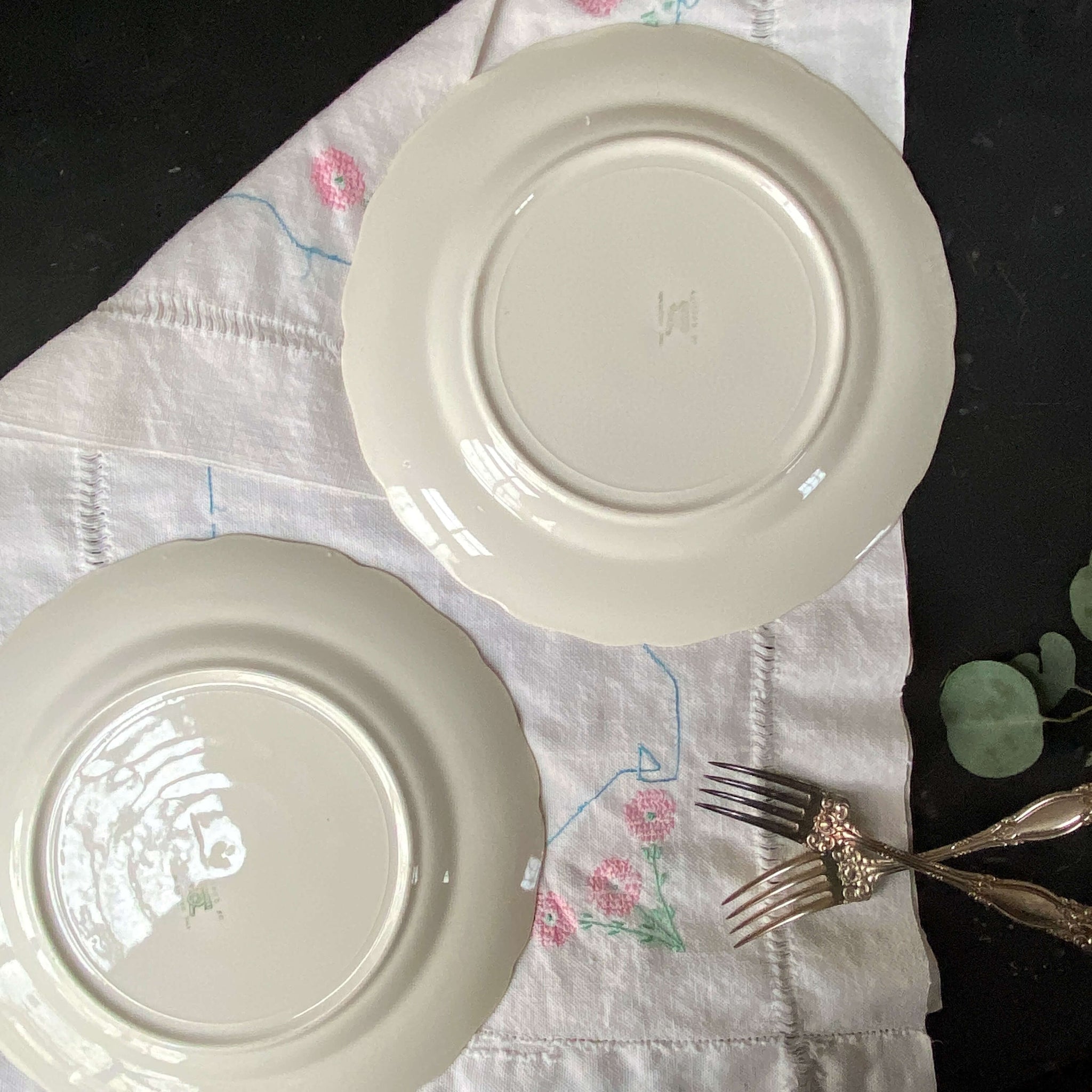 Vintage 1940s Canonsburg Indian Tree Dinner Plates - Set of Two