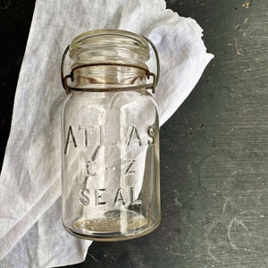 https://shopinthevintagekitchen.com/cdn/shop/products/vintage-1930s-atlas-ez-seal-glass-jars-wire-bail_1_300x.jpg?v=1668467358