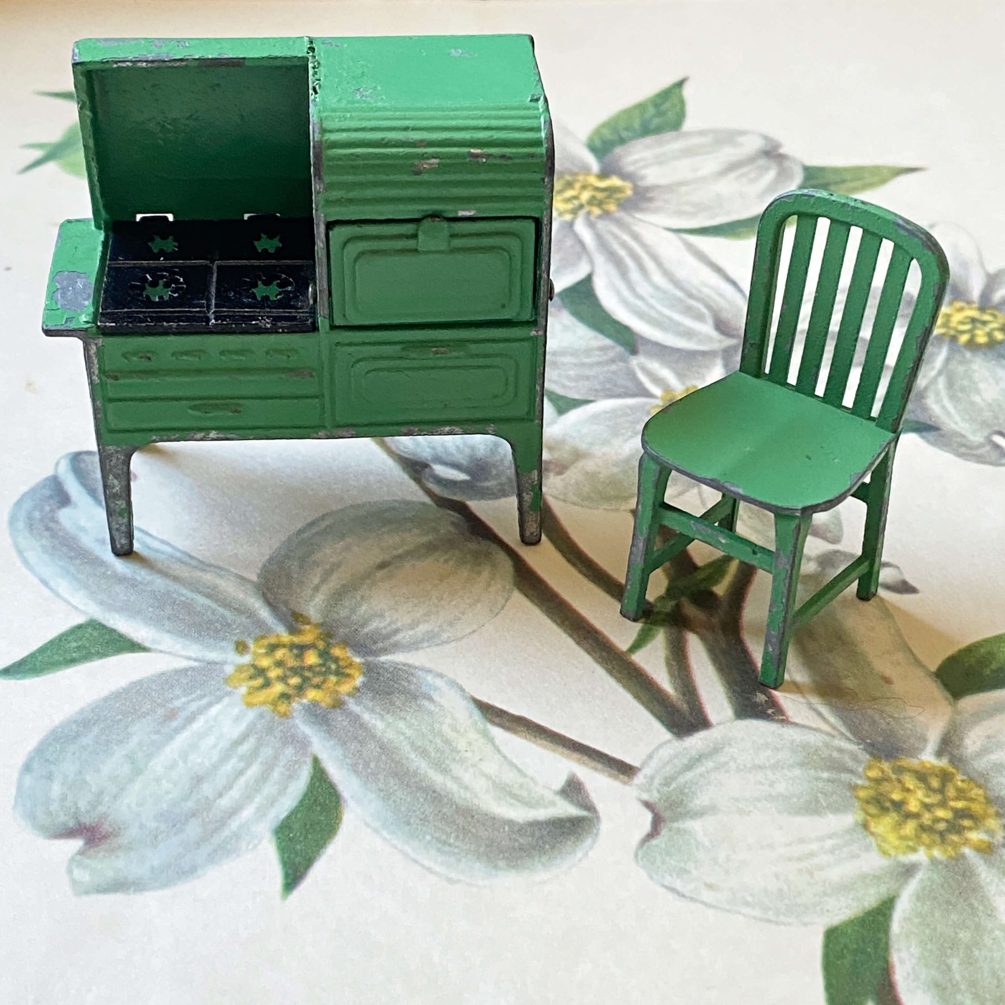 Vintage 1930s Green Tootsietoy Stove and Chair - Miniature Dollhouse Furniture