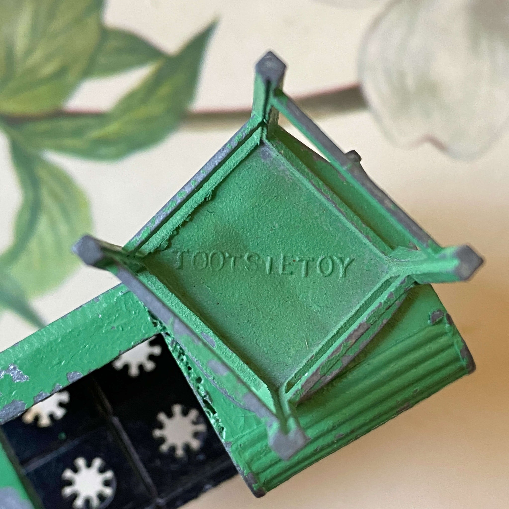 Vintage 1930s Green Tootsietoy Stove and Chair - Miniature Dollhouse Furniture