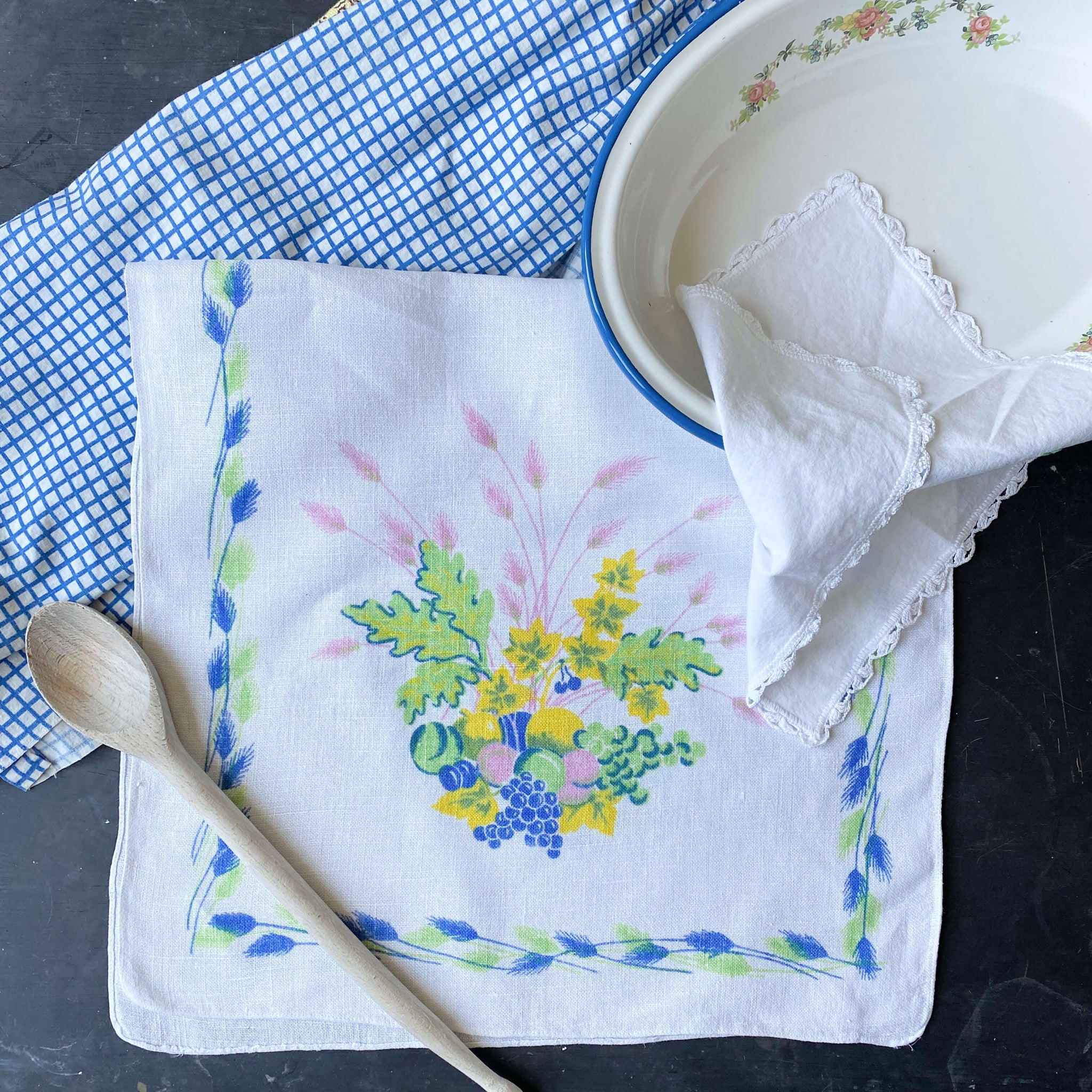 Vintage 1950s Linen Tea Towel with Blue Grapes Pink Wheat