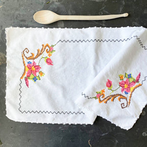 Vintage Embroidery Cross Stitch Table Runner with Pink Flowers 25x13